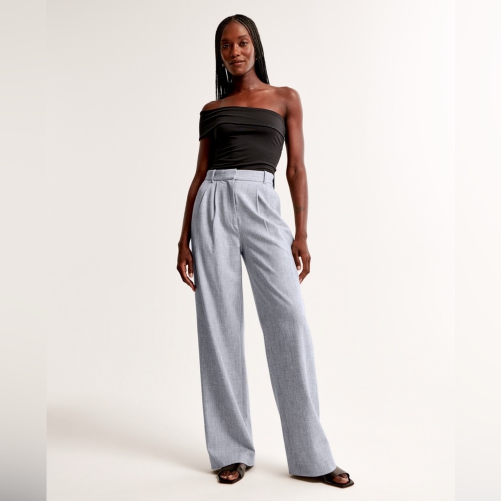 Abercrombie & Fitch Gray Pleated Pants